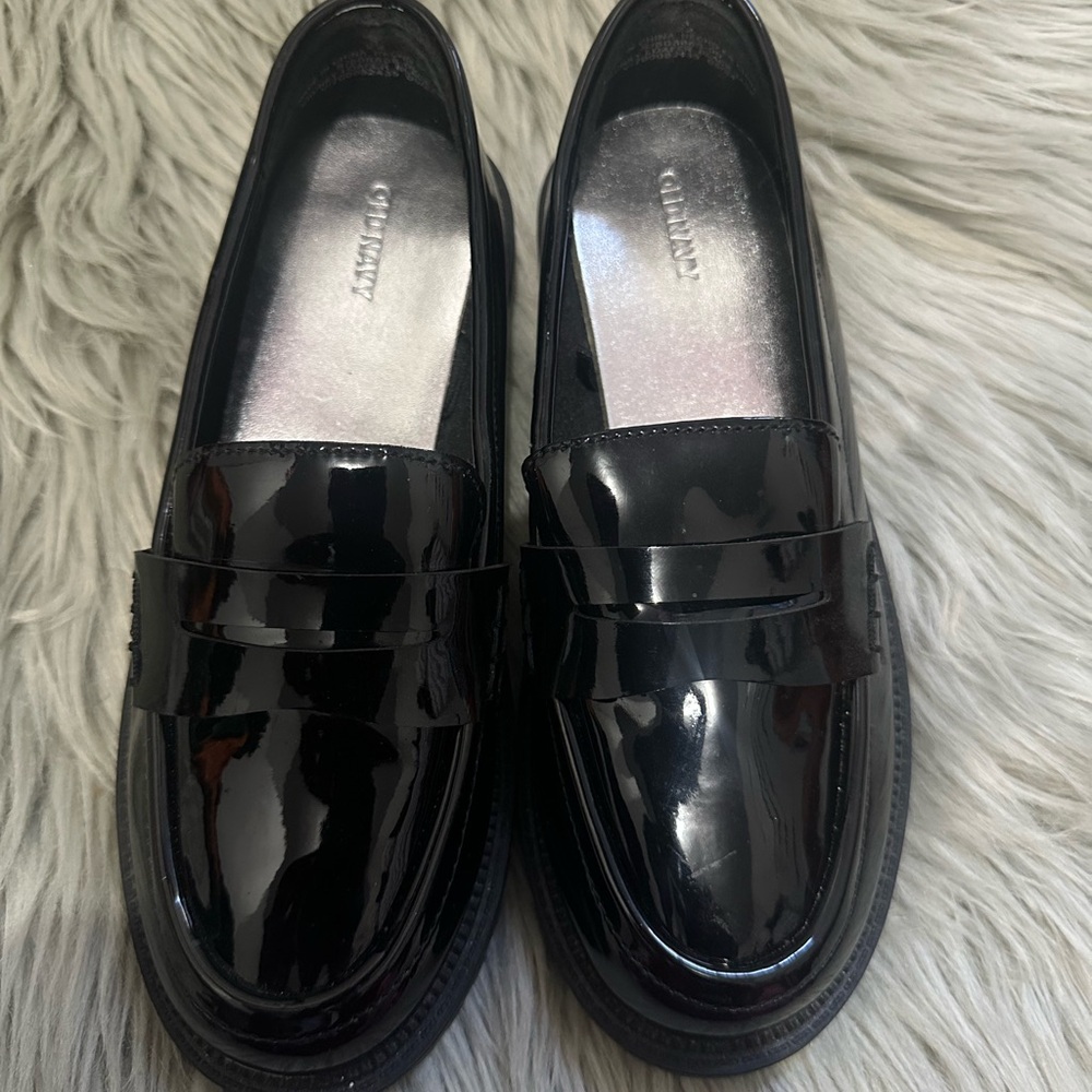 Old Navy Chunky Black Loafers for Girls - Picture 8 of 8